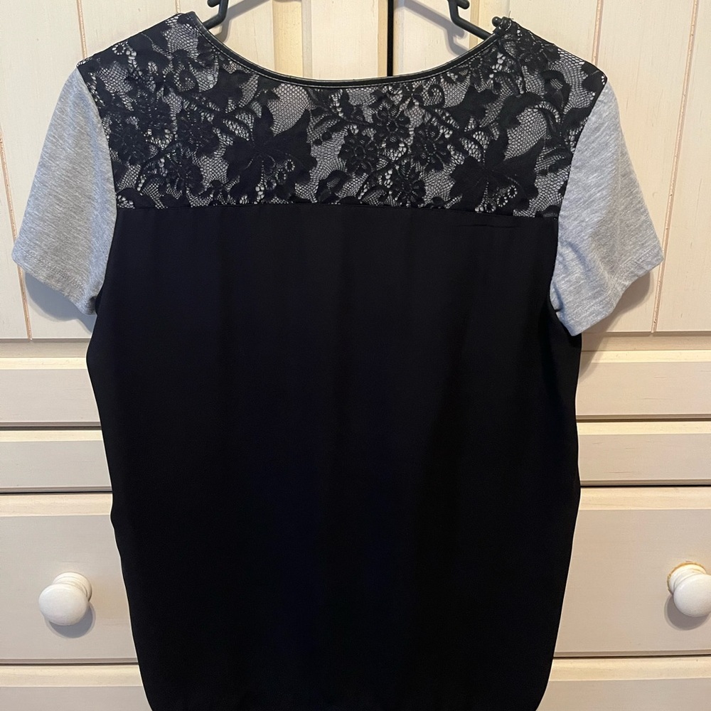 Forever 21 women’s size M top